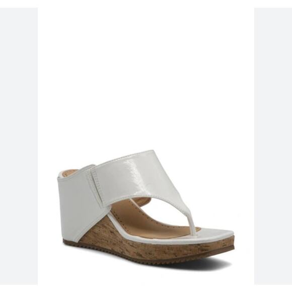 Adrienne Vittadini Chee Platform Wedge Thong Sandal in white Size 7 - Picture 1 of 5